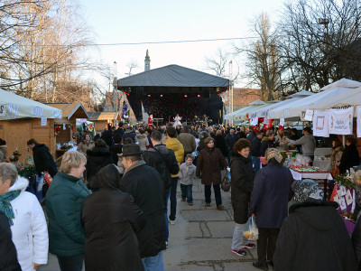 Božićni bazar